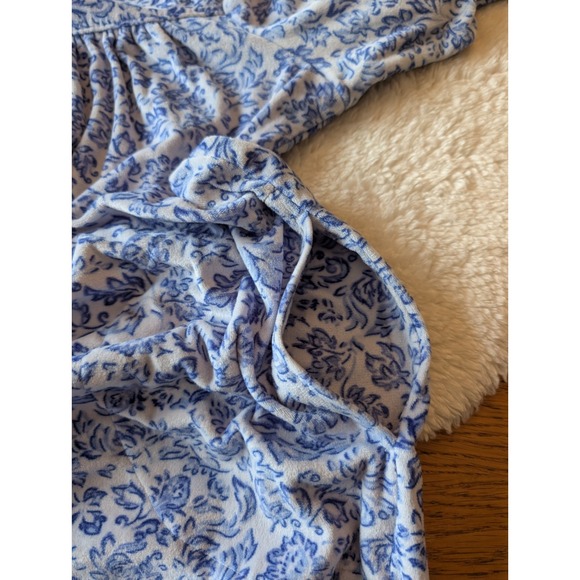 Aria Collections Long Sleeve Velour Nite Gown Sz L Blue White Floral Pockets EUC - Picture 7 of 7